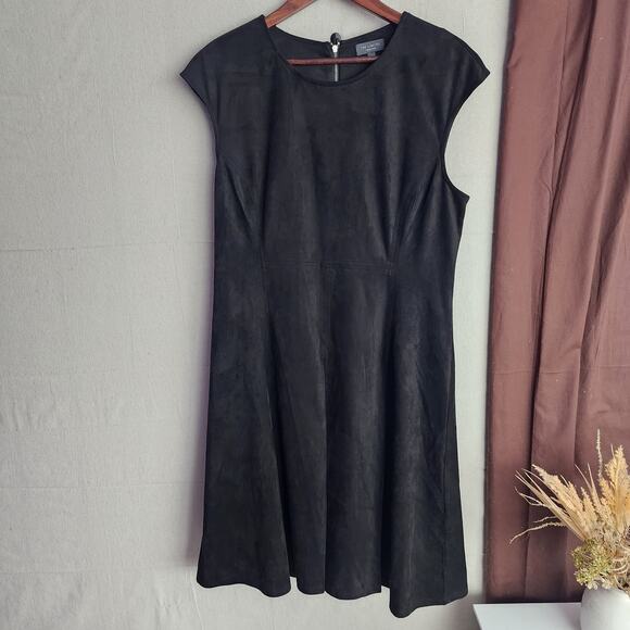 The Limited Collection Women's Dress Size XL Black Faux Suede Leather Sleeveless - Picture 2 of 12